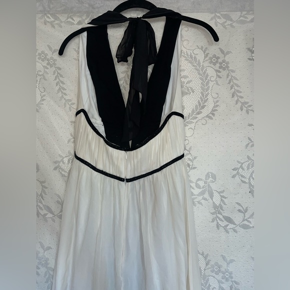 Max & Cleo Black & White Halter Maxi Dress 🌵4 - Picture 7 of 16